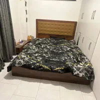 تخت دونفره با تشک رویال و پاتختی و دراور و آینه