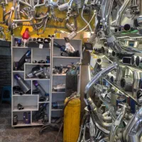 اگزوز اتومبیل های وارداتی موجود میباشد