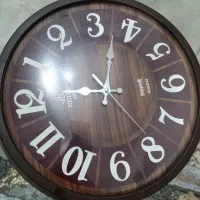 ساعت دیواری آرام گرد