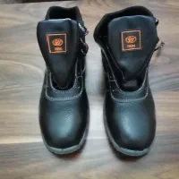 کفش کار|کیف، کفش، کمربند|رشت, بازار|دیوار