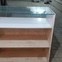 یک عدد ویترین ام دی اف شیشه ۸ میل چرخ دار|بوفه، ویترین، کنسول|شیراز, فرهنگ شهر|دیوار