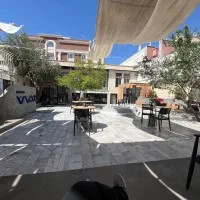 آشپز و باریستا و سالن دار برای کافه