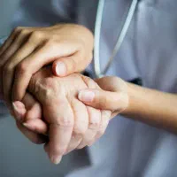 پرستار خانم جهت نگهداری از سالمند با محل سکونت