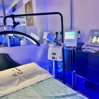 واگذاری سالن زیبایی و کلینیک پوست و مو چیتگر|فروش دفتر کار، اتاق اداری، مطب|تهران, گلستان (شهرک راه آهن)|دیوار