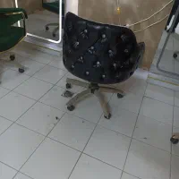 کلیه لوازم و تجهیزات سالن به فروش می‌رسد.