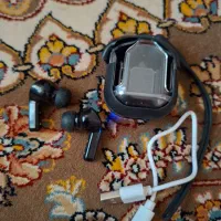 یک عدد ایرپاد به همراه کابل