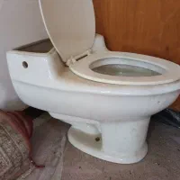 توالت فرنگی درجه یک قدیمی و بدون کارکرد
