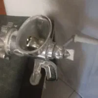 چرخ گوشت دستی آلومینیومی قدیمی|خردکن، آسیاب، غذاساز|رودسر, |دیوار