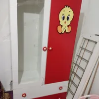 کمد بچه به همراه تخت بچه و تشک بچه