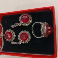 تعدادی نقره با سنگ عقیق ویاقوت
