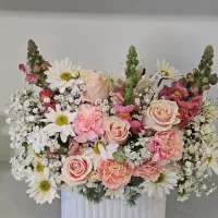 باکس جذاب صورتی کمرنگ و سفید گل فروشی گلاریس