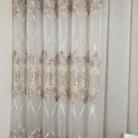 پرده پذیرایی حریر شیفون همراه با رانر مخمل زربافت|پرده، رانر، رومیزی|تهران, تولید دارو|دیوار