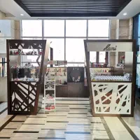 استند و شلف ودکور چوبی برای عطر و تزئینات