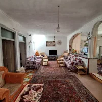 منزل مسکونی ۲۸۹ متری با مغازه و حیاط و زیرزمین