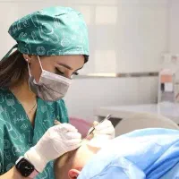 کاشت مو،تراکم بالا با سوزن ۰/۷توسط تکنسینهای شیراز