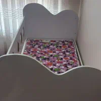 تخت. کمد کاملا سالم و جنس چوبش ام دی اف