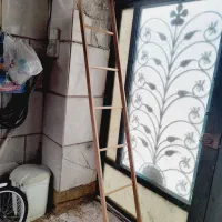 نردبان آهنی  کاملا سالم