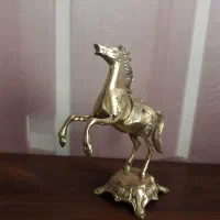 مجسمه برنزی اسب