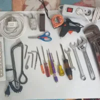 تعدادی اچار وابزار