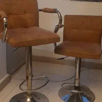 تعدادی ظرف و میز ۴ نفره