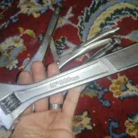 تعدادی آچار|ابزارآلات|بیرجند, |دیوار