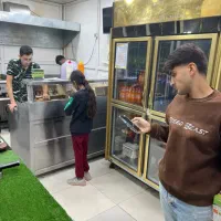 استخدام دو نفر نیروی کار در فست فود