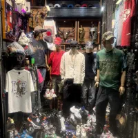فروشنده پوشاک