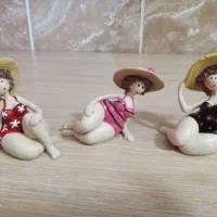 مجسمه زنان ساحلی