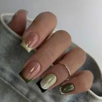 خدمات کاشت ناخن ، ترمیم  وآموزش هنرجو