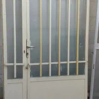 در ورودی همراه توری