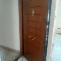 درب ضدسرقت با یراق آلات و چهارچوب در حد نو