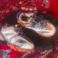 دو تا بوت و پنج تا کتونی و سه تا ساعت جیشاک|کیف، کفش، کمربند|ساری, |دیوار