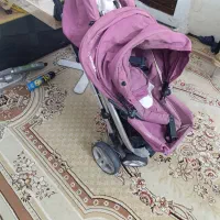 یک کالسکه بچه بفروش میرسد