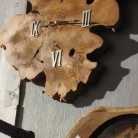 به ی فروشنده خانم برا مغازه صنایع چوبی