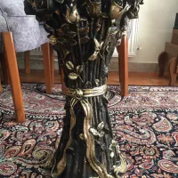 آباژور و میز