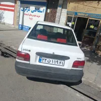کارگر دست به آچر