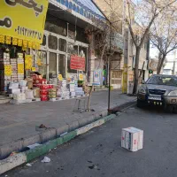 کارگر جوان برای سوپرمارکت