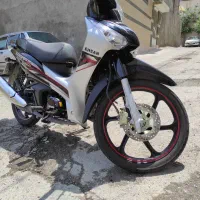 بی کلاج،، احسان در حد ۴۰۲