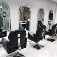 اجاره صندلی و تخت در سالن زیبایی