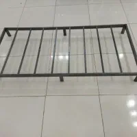 زیر تختی فلزی مناسب تخت تک نفره