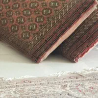 دوتا پشتی و موکت ۳۰ متر شکلاتی