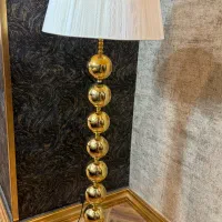 آباژور ایستاده