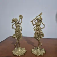 مجسمه برنجی دختر