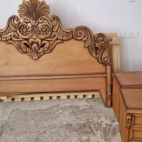 تخت خواب با تشک  و یک جفت پاتختی