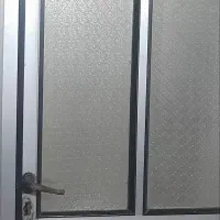 درب آلومینیوم سالم وقابل استفاده