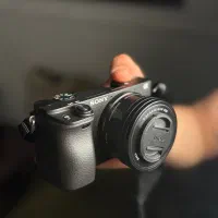 دوربین سونی الفا ۶۴۰۰ با لنز 16-50|دوربین عکاسی و فیلم‌برداری|رشت, چمارسرا|دیوار