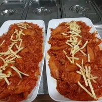 به یک نیرو خانم آشپز در فسفود بیرون بر