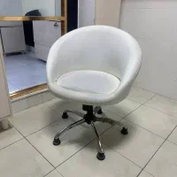 صندلی ،آینه ، تخت،میز ناخن،سرشور|آرایشگاه و سالن‌های زیبایی|بروجرد, |دیوار