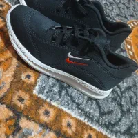 کفش فوتبالی و صندل