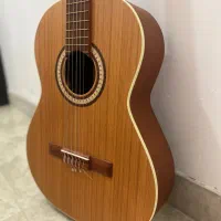 گیتار نو و سالم چند بار استفاده شده ۴میلیون و۸۰۰